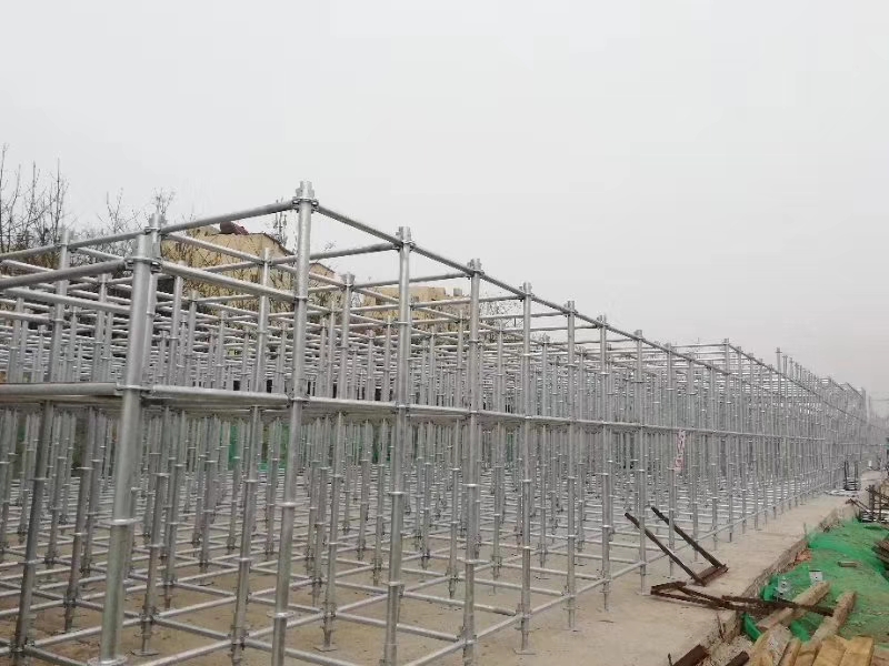 搭建腳手架橫向掃地桿與縱向掃地桿時(shí)，怎么設(shè)置好？ (圖1)
